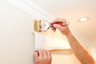 Pose de papier peint à Sallèdes — revêtements muraux et toiles de verre